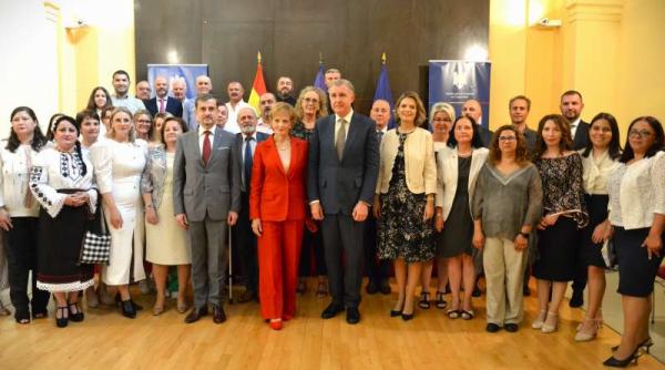 majestatea sa margareta si principele radu s au intalnit la toledo cu romanii din spania