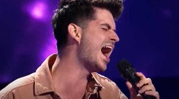 prestatie uimitoare la vocea romaniei andrei petrus concurentul care a intors doua scaune de la primele acorduri