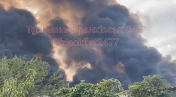 incendiu de proportii dupa ruperea unei conducte de petrol in vestul ucrainei trei persoane au fost ranite video