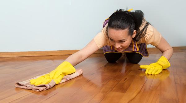 cum sa strangi cioburile de sticla sigur si eficient