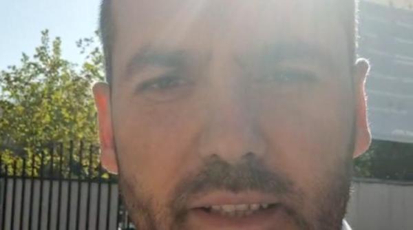 viceprimarul usr al sectorului 3 ridicat de politie in timp ce facea live pe facebook intr o scoala directorul a fost cel care a sunat la 112 video