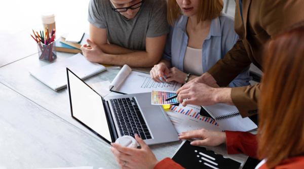 5 furnizori de servicii care sprijina cresterea afacerilor mici mari si mijlocii