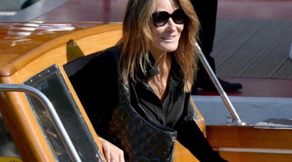 am ezitat mult inainte sa vorbesc carla bruni povesteste cum a fost diagnosticata cu cancer mamar video