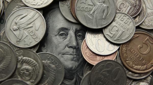 economia rusiei in picaj un dolar a ajuns sa valoreze aproape 100 de ruble in raport cu euro situatia e si mai dezastruoasa
