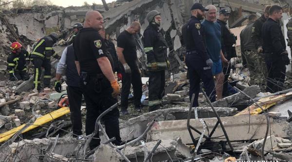 imagini din razboi 49 de morti in ucraina o racheta a lovit un magazin alimentar video