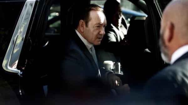 marele actor kevin spacey a fost internat pentru un posibil infarct