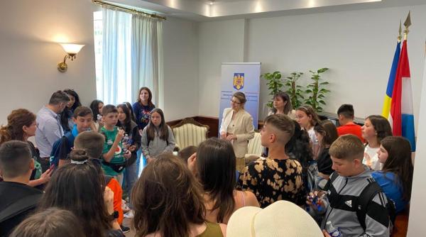 cati romani traiesc in luxemburg si cu ce se ocupa acestia ambasadorul livia rusu ceea ce m a surprins este dinamica speciala a comunitatii romanesti video