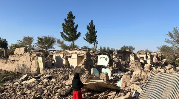 bilantul cutremurului din afganistan cel putin 2000 de morti acesti oameni au fost zdrobiti