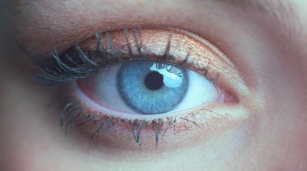 ochii albastri o mutatie genetica veche de peste 10 000 de ani ce este efectul tyndall