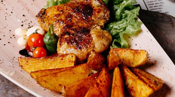 pui turcesc si cartofi cu rozmarin reteta cu care nu dai gres in fata musafirilor