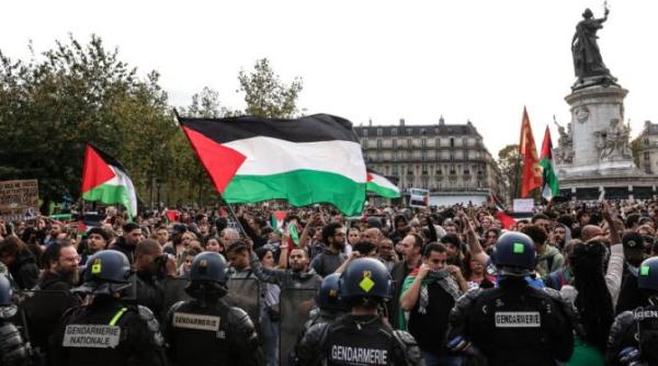 proteste violente in paris in ciuda interdictiei pentru manifestatiile pro palestina politistii au folosit gaze lacrimogene si tunuri cu apa video