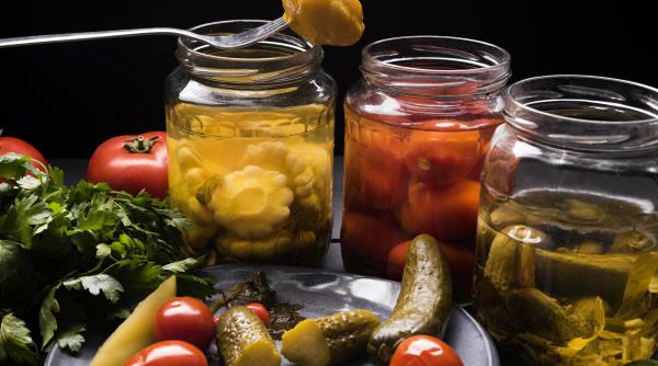 salata de gogonele verzi pentru iarna