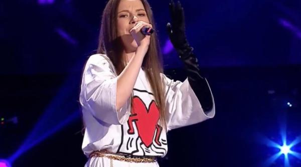 irina florea a cucerit trei jurati la vocea romaniei cu piesa nasty naughty boy tudor chirila am riscat si m am intors video