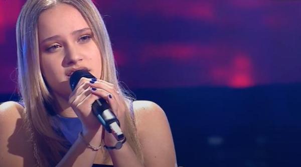 katia florea fiica actorului marius florea vizante i a impresionat pe antrenorii de la vocea romaniei smiley e foarte greu de cantat acolo sus video