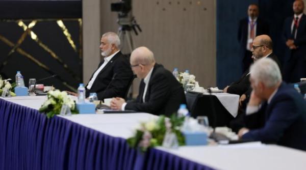 liderul hamas ismail haniyeh s a intalnit cu ministrul de externe al iranului in qatar acord pentru continuarea cooperarii