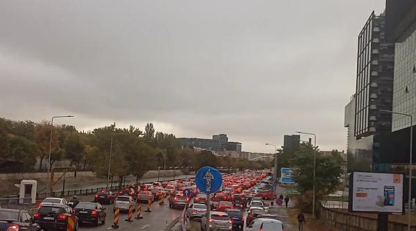 ciprian ciucu dupa ce nicusor dan a inchis podul grant lucrati in trei schimburi cu totii am facut peste o ora sa iesim din cartiere de maine ma voi duce la serviciu cu transportul in comun