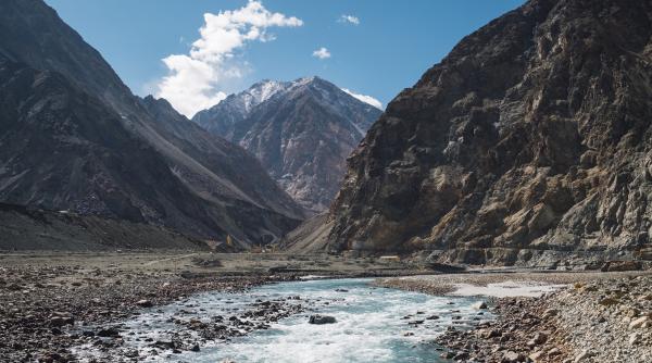 india vrea sisteme de monitorizare si avertizare in zona lacurilor glaciare din himalaya