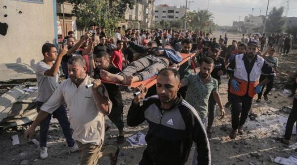 spitalele din gaza se straduiesc sa faca fata asediului ordonat de israel razboiul este distrugere moarte si tortura