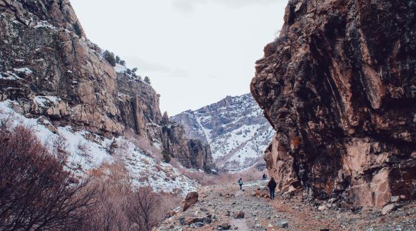 o alpinista cunoscuta a murit in timp ce escalada un varf din himalaya
