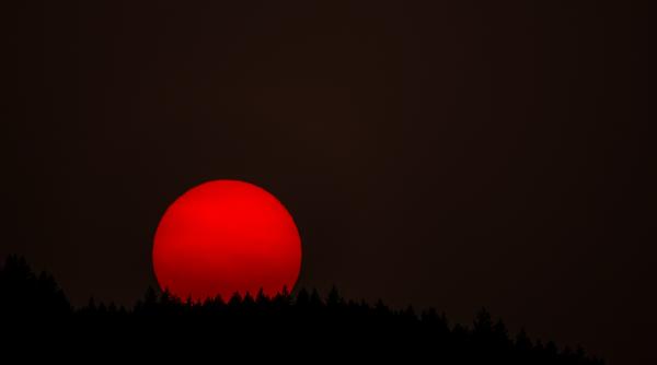 eclipsa de luna pe 28 octombrie patru zodii vor fi influentate de acest aspect astronomic video