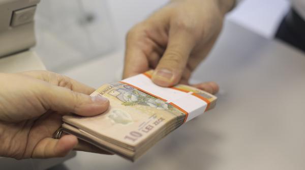 cat castiga o bona vai de capul meu ce sume o sa ma injurati dar toti avem dreptul la un salariu decent