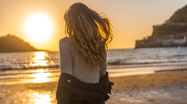 o femeie spune ca este proprietara soarelui si ne cere tuturor chirie