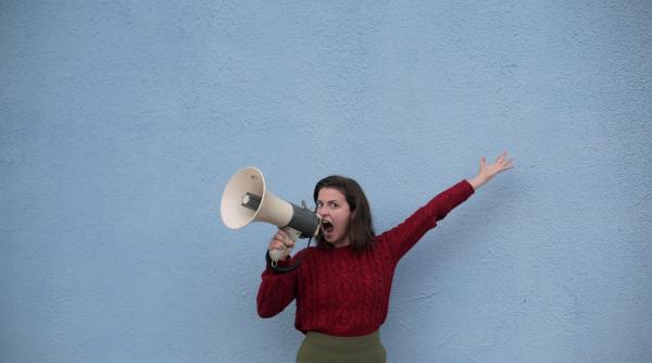 devii irascibil daca plescaie cineva te deranjeaza respiratul zgomotos iata ce boala ai