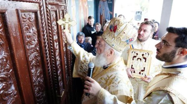 mitropolitul nifon la tarnosirea noii biserici a parohiei sacuieni din comuna gura ocnitei