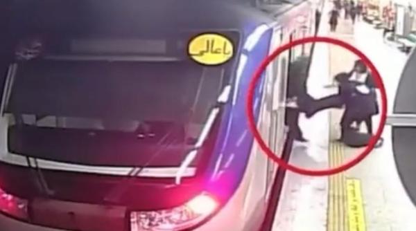 tanara din iran batuta de politie pana la moarte cerebrala pentru ca nu purta hijab video