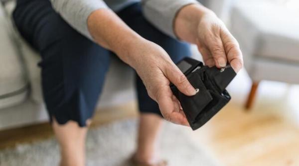 noi vouchere pentru romani cine le poate primi anuntul ministrului justitiei