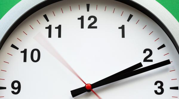 de ce se schimba ora in luna octombrie unele tari au renuntat la aceasta practica