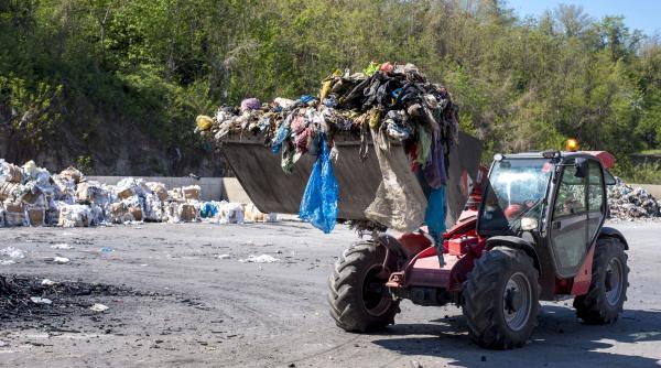 romania groapa de gunoi pentru hainele second hand ministrul mediului m am speriat sa vad