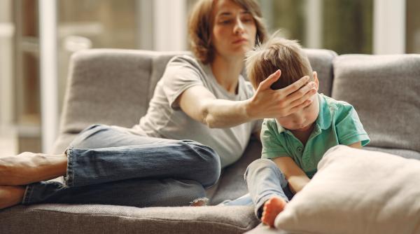 copilul tau vomita tuseste are febra si chiar otita dr adrian marinescu explica despre ce este vorba si ce ar trebui sa faci