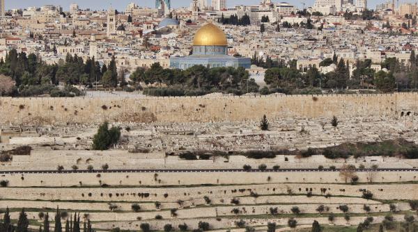 ministrul de externe al autoritatii palestiniene merge la curtea penala internationala acesta reclama masacrele comise de israel