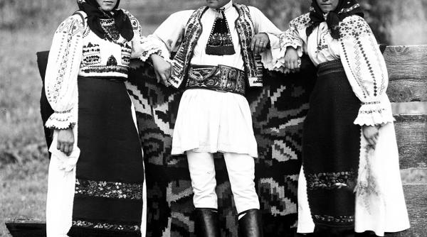 targul de sfantul dumitru de antichitati taaranesti