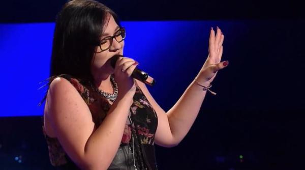 alexandra damian a facut senzatie pe scena de la vocea romaniei la 16 ani sa canti asa este o mare performanta