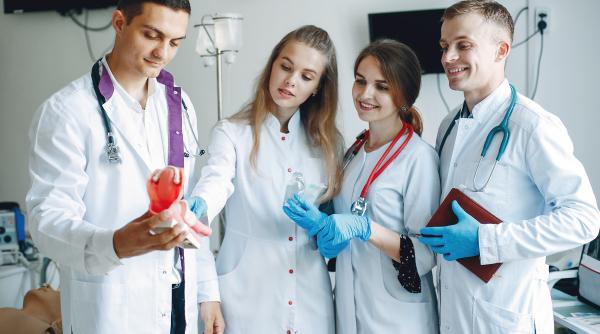 rafila isi pune speranta in noile generatii de medici si farmacisti