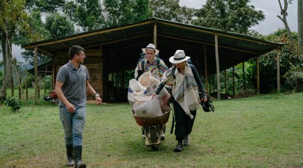 alexia si aris eram copiii andreei esca momente de panica in timpul filmarilor america express l au dat jos pe soferul nostru era cu mana pe pistol ca in narcos