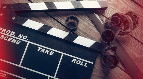 ce au in comun politica si filmul mirel palada lumea vrea sa auda pacaleala aia apreciaza chestia asta