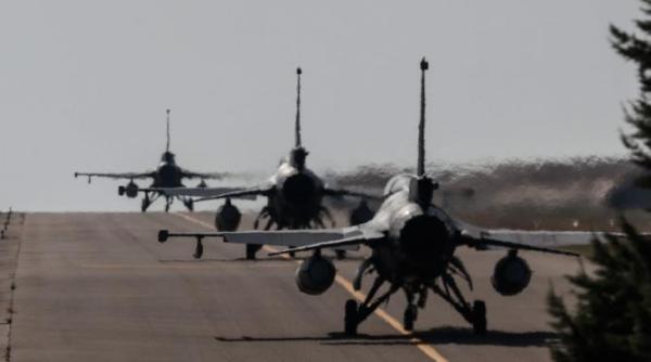 avioanele f 16 donate de olanda pentru ucraina ajung in centrul de instruire din romania reuters