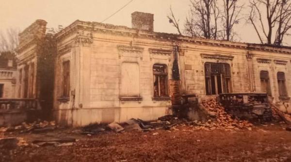 cate cladiri monument istoric stau sa se prabuseasca senatorul liviu bratescu unele sunt locuite altele nu dar sunt in apropierea unor locuinte video