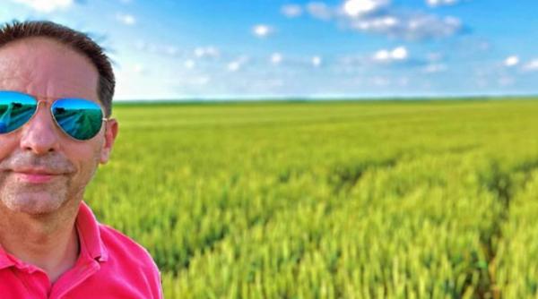 paradox cu dovlecii de halloween din romania dan negru putem fi si eminamente ridicoli si eminamente agricoli