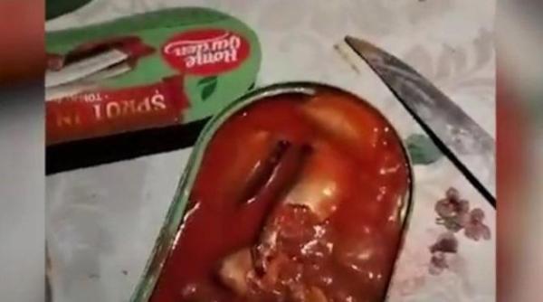 conserva de peste cu viermi cumparata dintr un supermarket din romania brandul de sprot afumat in sos de tomate a fost retras de la raft
