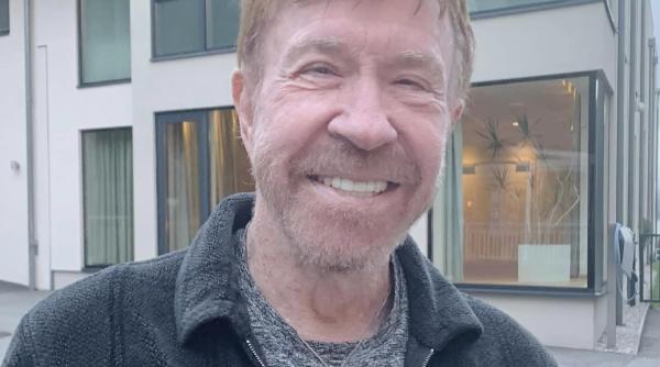 chuck norris revenire spectaculoasa pe marile ecrane la 83 de ani