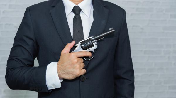 lege controversata liber la inarmarea demnitarilor si magistratilor bogdan chirieac este o prostie uriasa avem deja o segregare toxica in cetateni normali si speciali