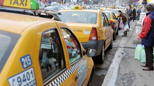 un barbat din satu mare a furat masina unui taximetrist pentru ca s au certat la achitarea cursei a intrat cu taxiul intr un bloc