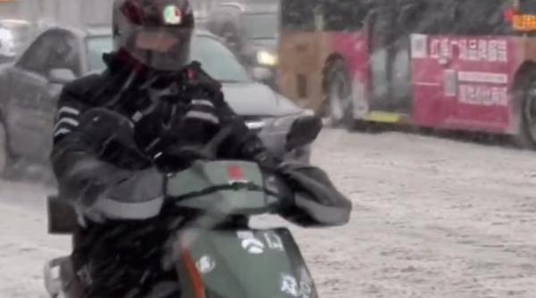 china este lovita de viscol zboruri anulate scoli inchise furtuni de zapada mortale in mongolia video