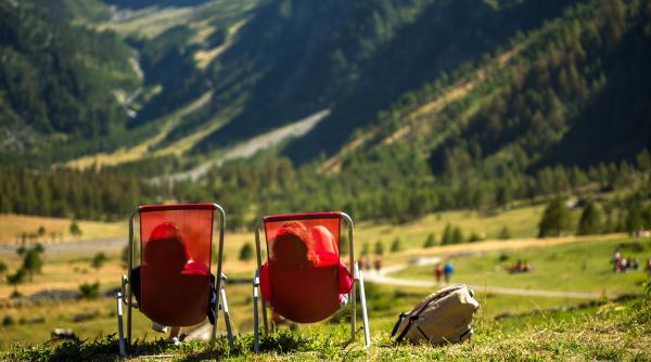 beneficiile pe care le aduce traiul la munte