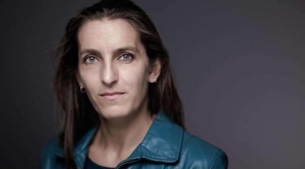 povestea traumatizanta despre incestul suferit in copilarie i a adus premiul femina pe anul 2023