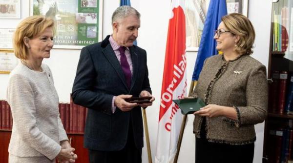 majestatea sa margareta custodele coroanei romane si principele radu au vizitat romfilatelia